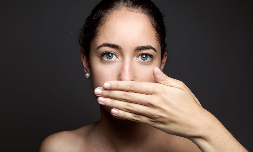 10 nguyên nhân khiến hơi thở của bạn bốc mùi - Nha Khoa Long Xuyên